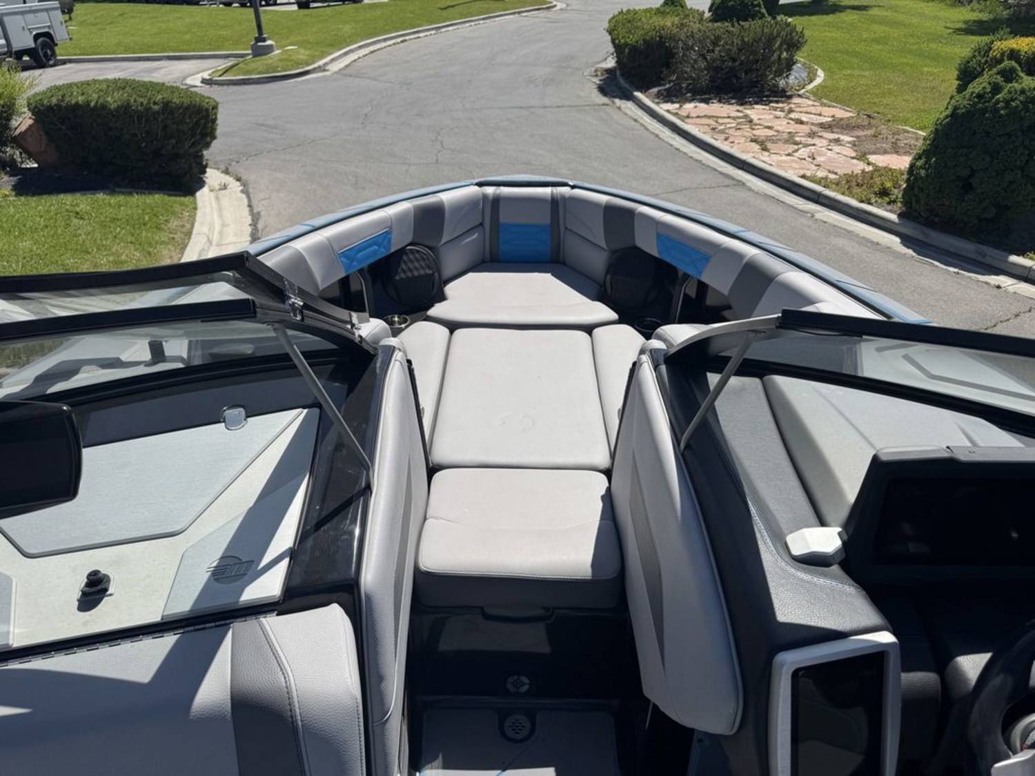 2022 Malibu Boats 25 LSV