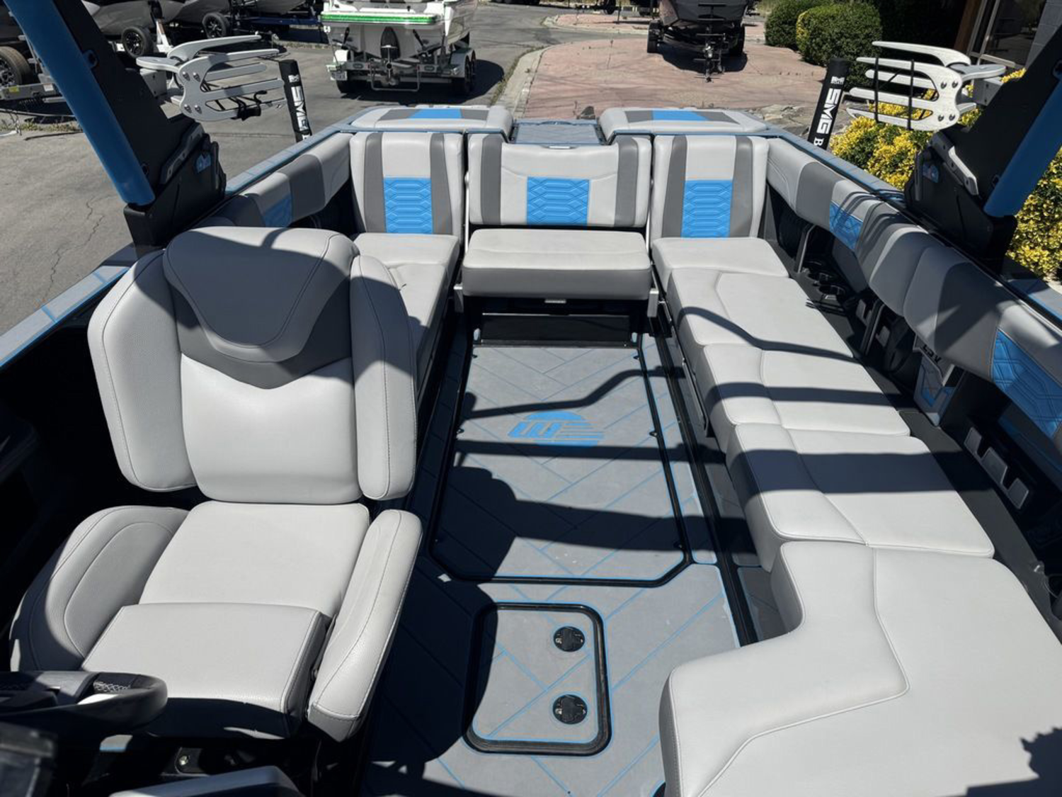 2022 Malibu Boats 25 LSV
