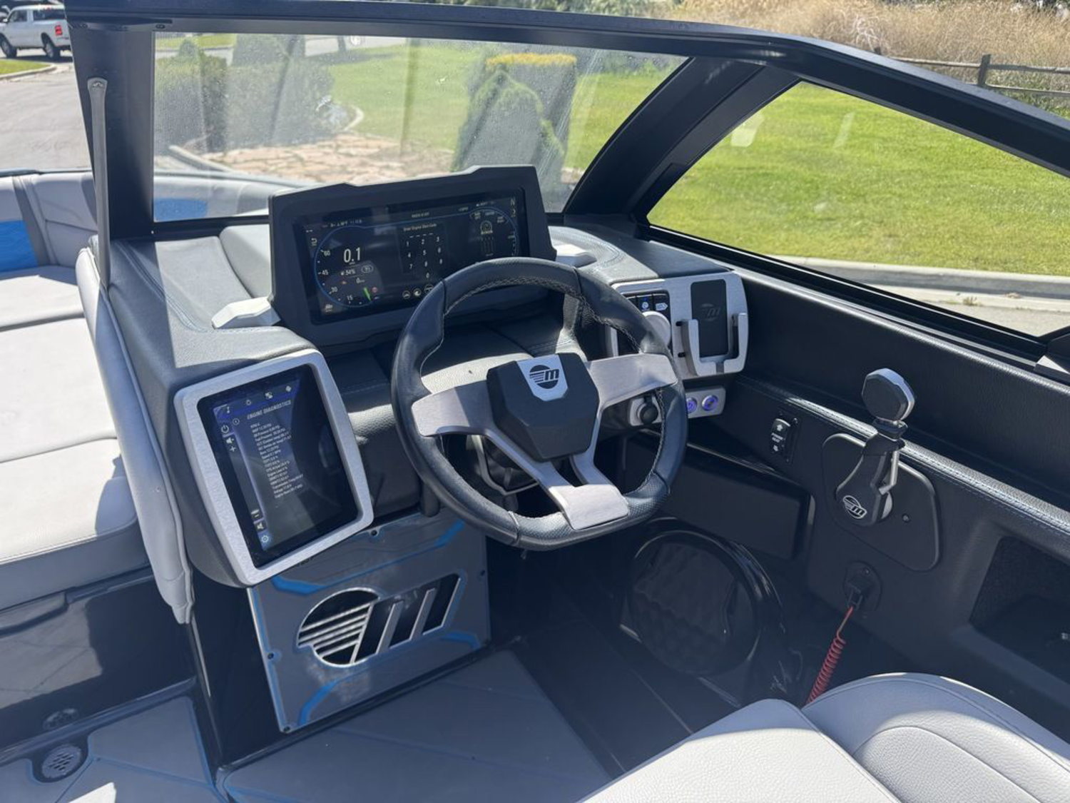 2022 Malibu Boats 25 LSV