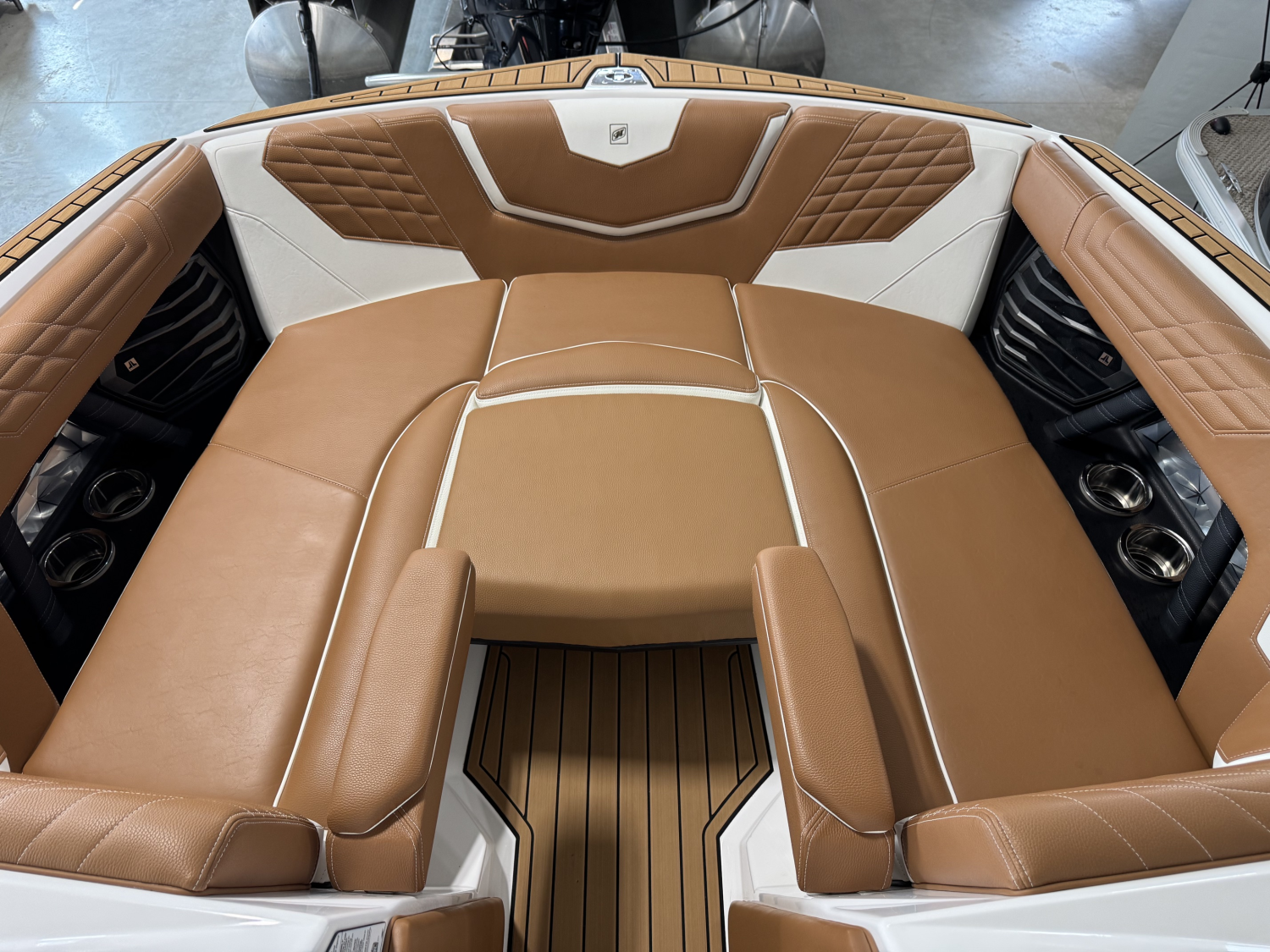 2022 Nautique G23
