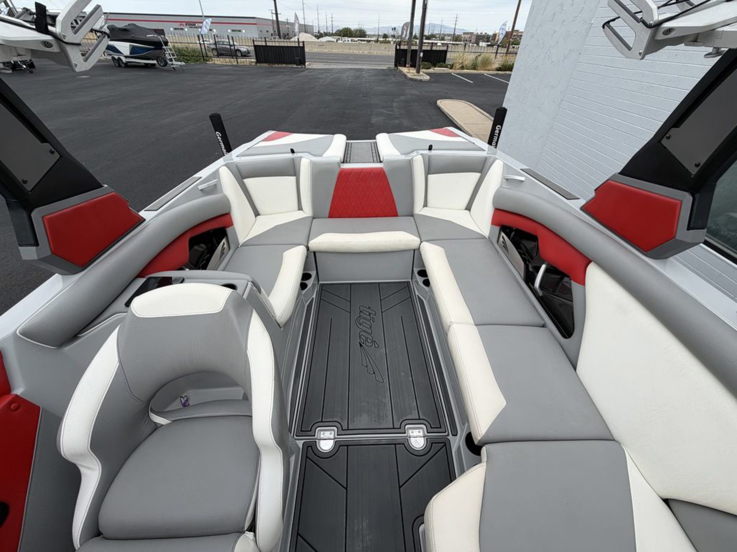 2018 Tige R23