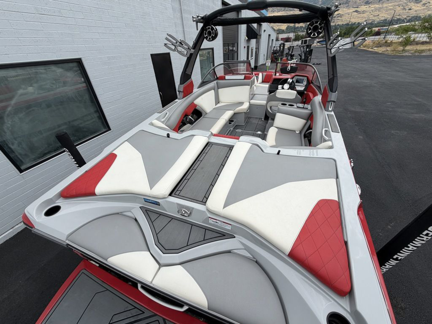 2018 Tige R23