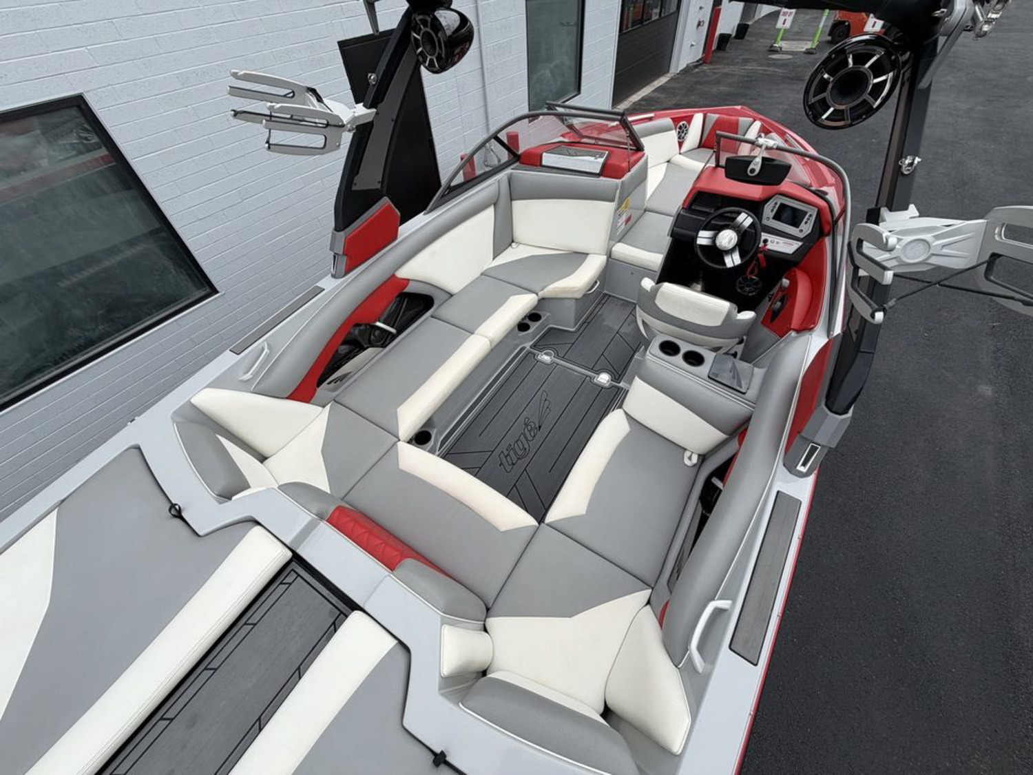 2018 Tige R23