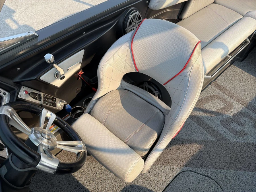 2015-mastercraft-x30-142473-image19