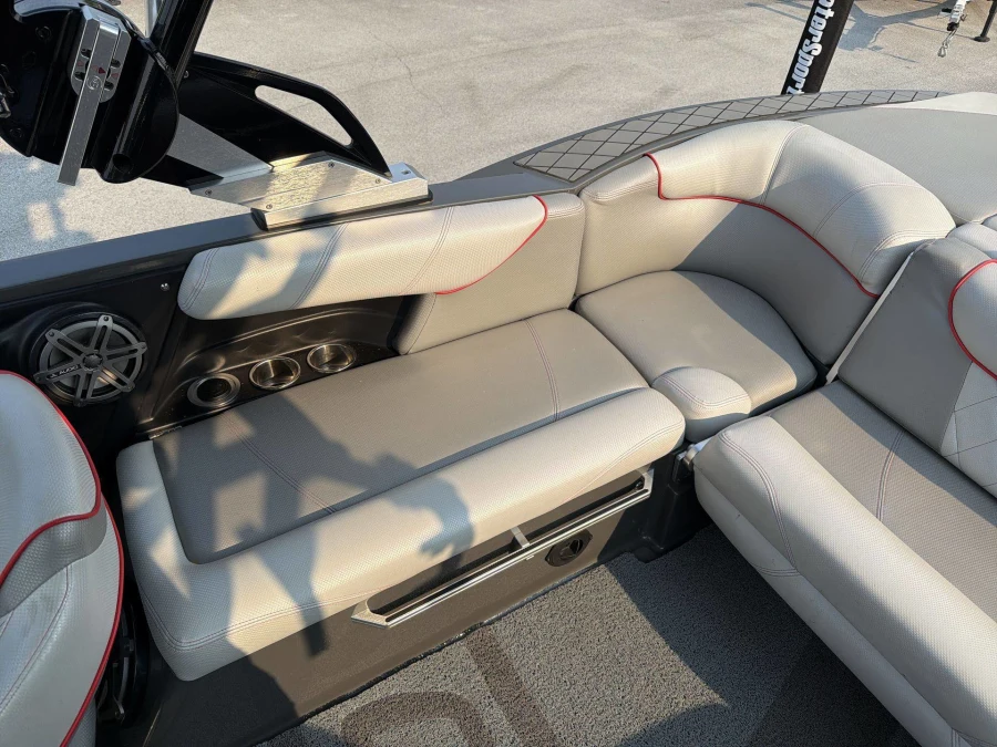 2015-mastercraft-x30-142473-image24
