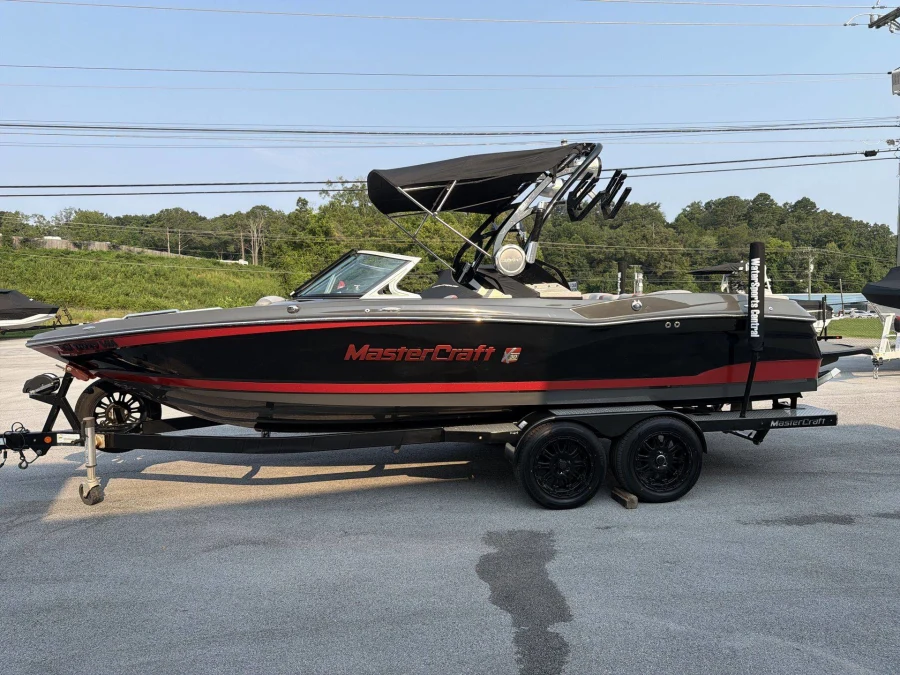 2015-mastercraft-x30-142473-image2