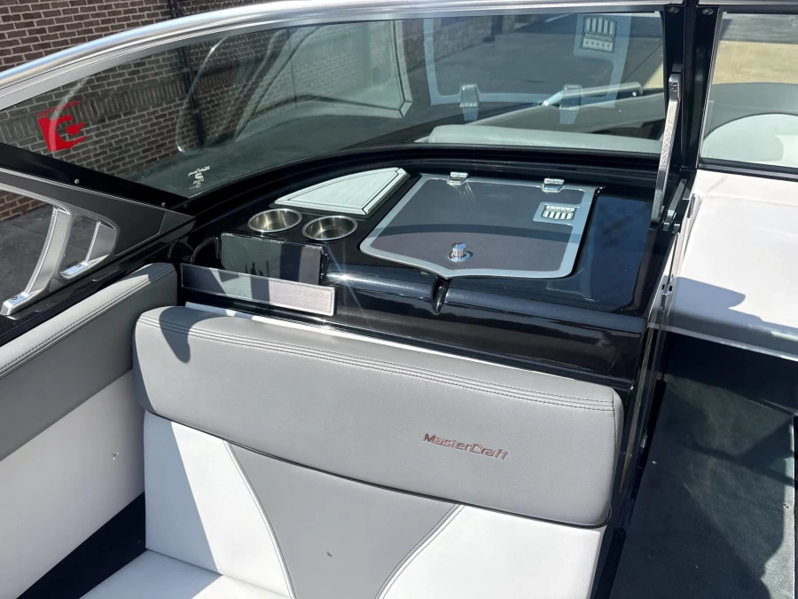 2019-mastercraft-xt25-142474-image11