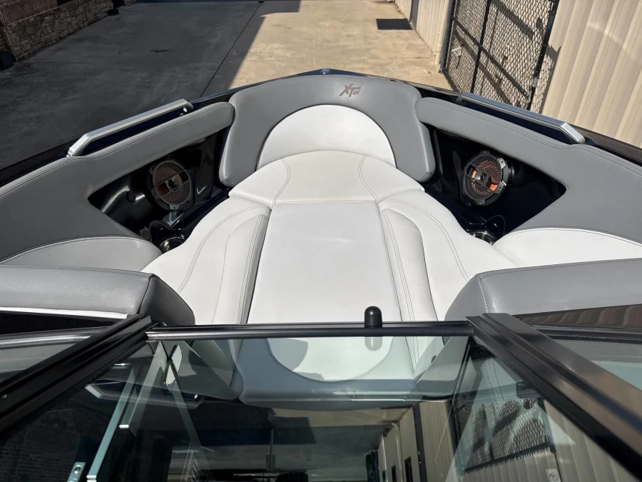 2019-mastercraft-xt25-142474-image12