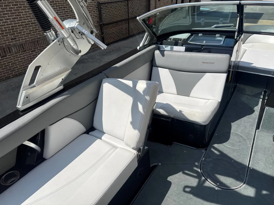2019-mastercraft-xt25-142474-image14