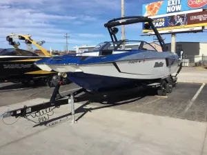 2018-malibu-wakesetter-24-mxz-140306-image0.webp