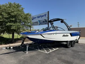 2018-malibu-wakesetter-24-mxz-140306-image1_155527.webp