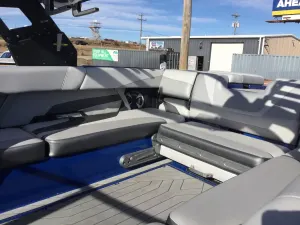 2018-malibu-wakesetter-24-mxz-140306-image3.webp