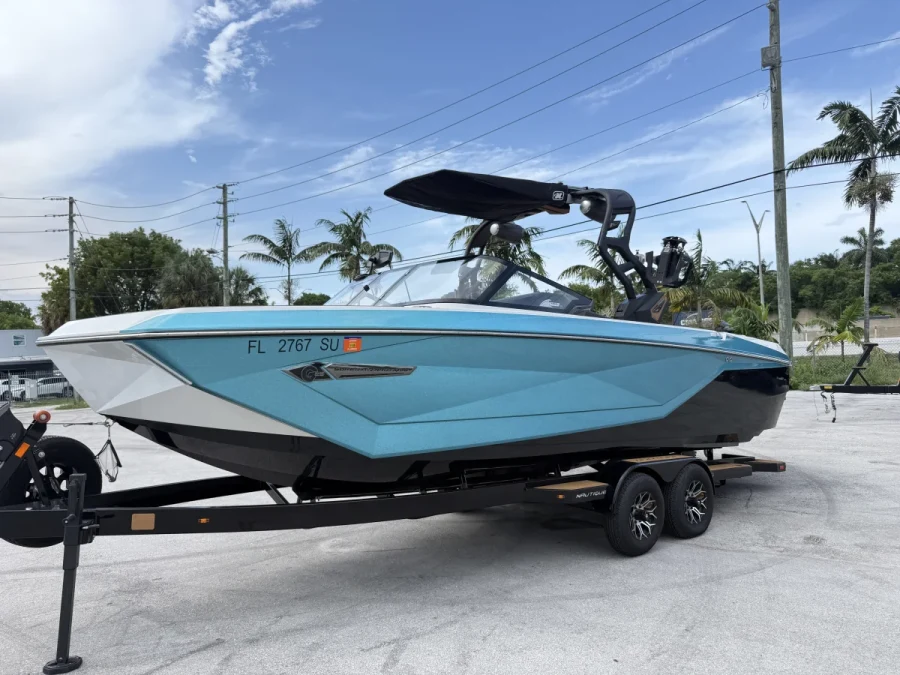 2021-nautique-g25-140313-image1.webp