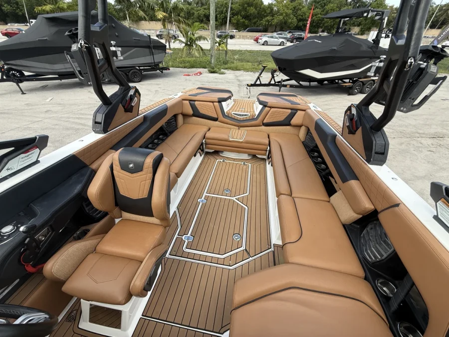 2021-nautique-g25-140313-image2.webp