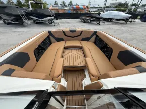 2021-nautique-g25-140313-image3.webp