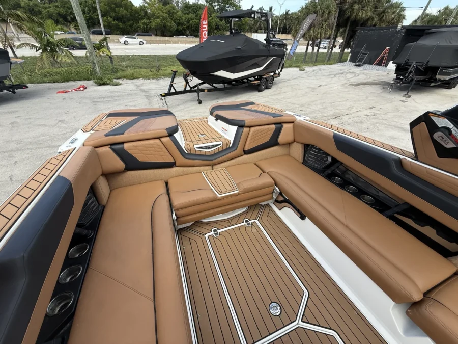 2021-nautique-g25-140313-image6.webp