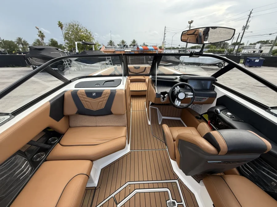 2021-nautique-g25-140313-image7.webp