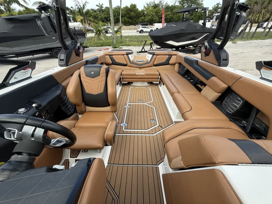 2021-nautique-g25-140313-image8.webp