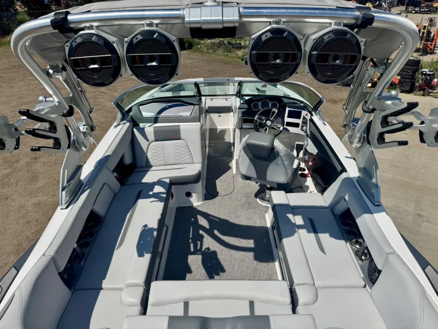 2019-mastercraft-x22-140317-image16.webp
