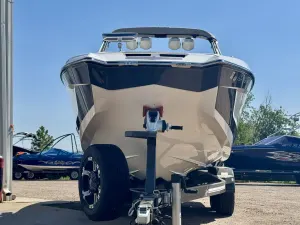 2019-mastercraft-x22-140317-image2.webp