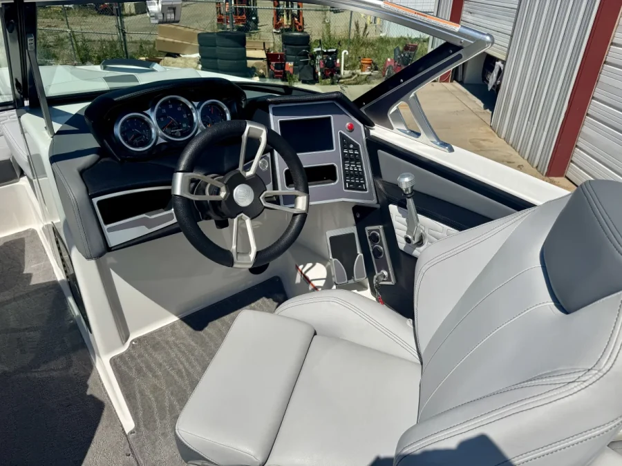 2019-mastercraft-x22-140317-image5.webp