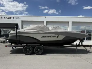 2018-mastercraft-xt23-140320-image1.webp