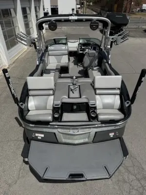 2018-mastercraft-xt23-140320-image13.webp