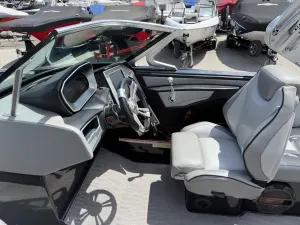 2018-mastercraft-xt23-140320-image15.webp