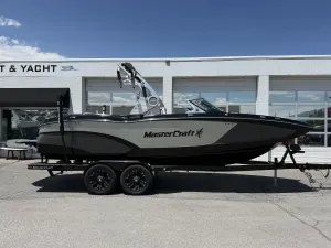 2018-mastercraft-xt23-140320-image3.webp