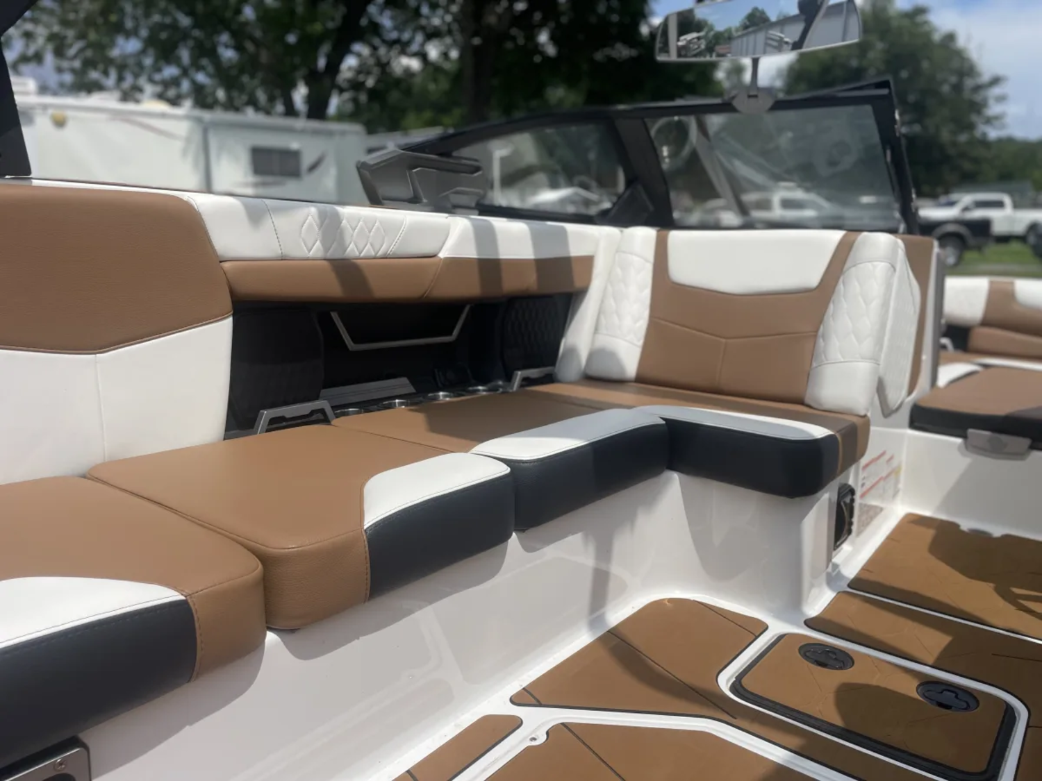 2022 Malibu M240