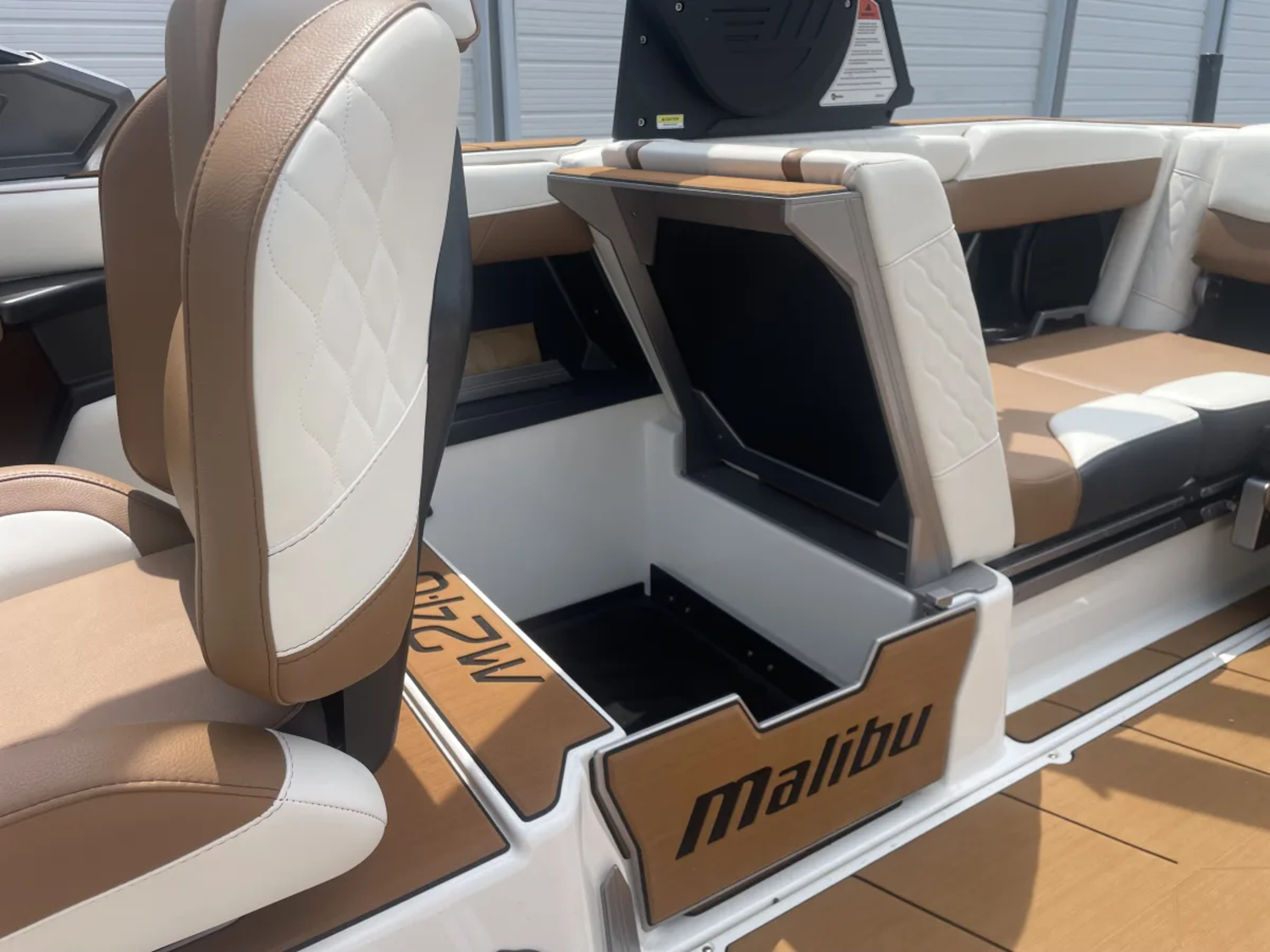 2022 Malibu M240