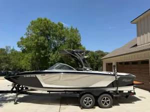 2019-tige-r22-142508-image0.webp