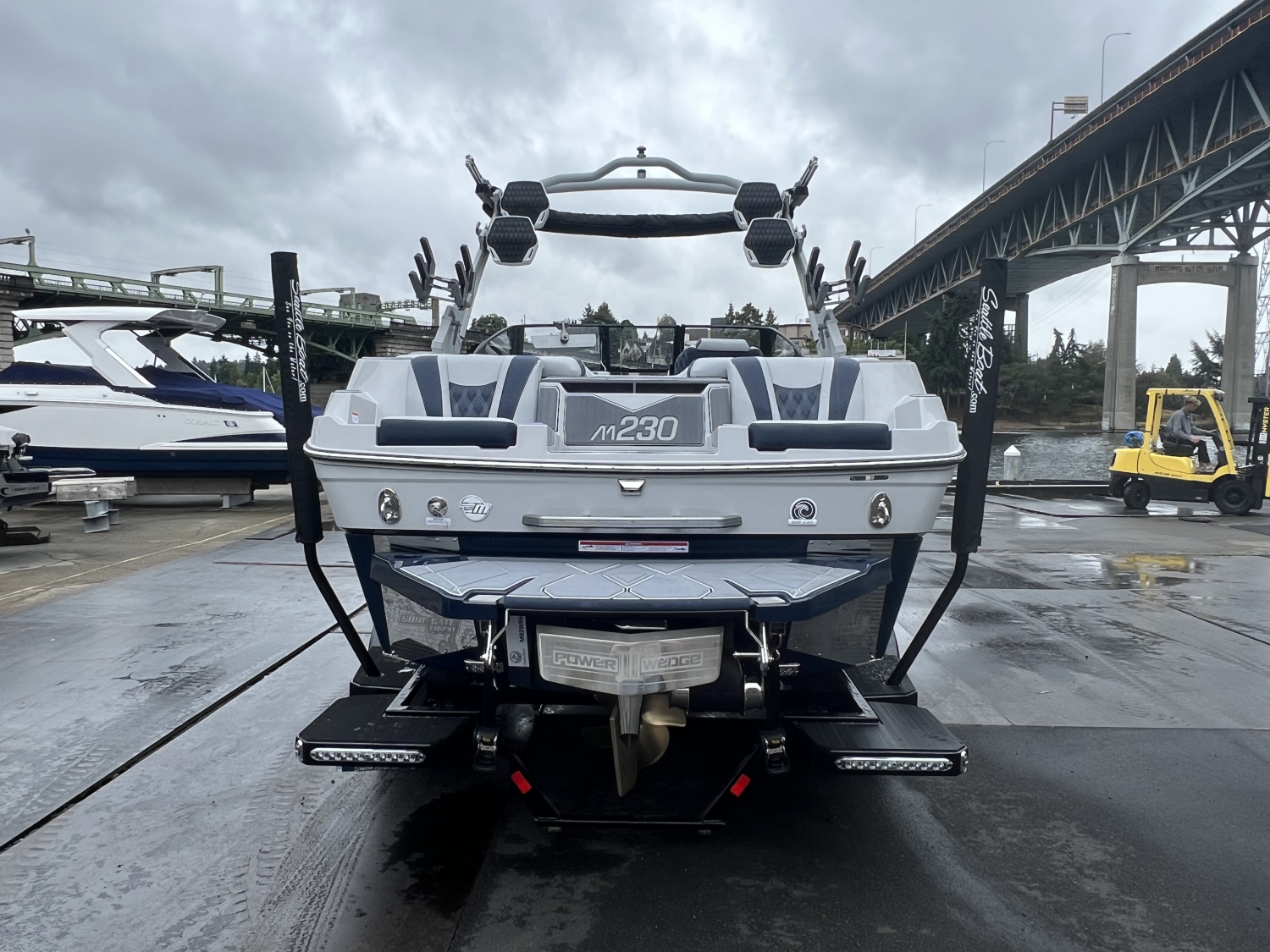 2025 Malibu M230