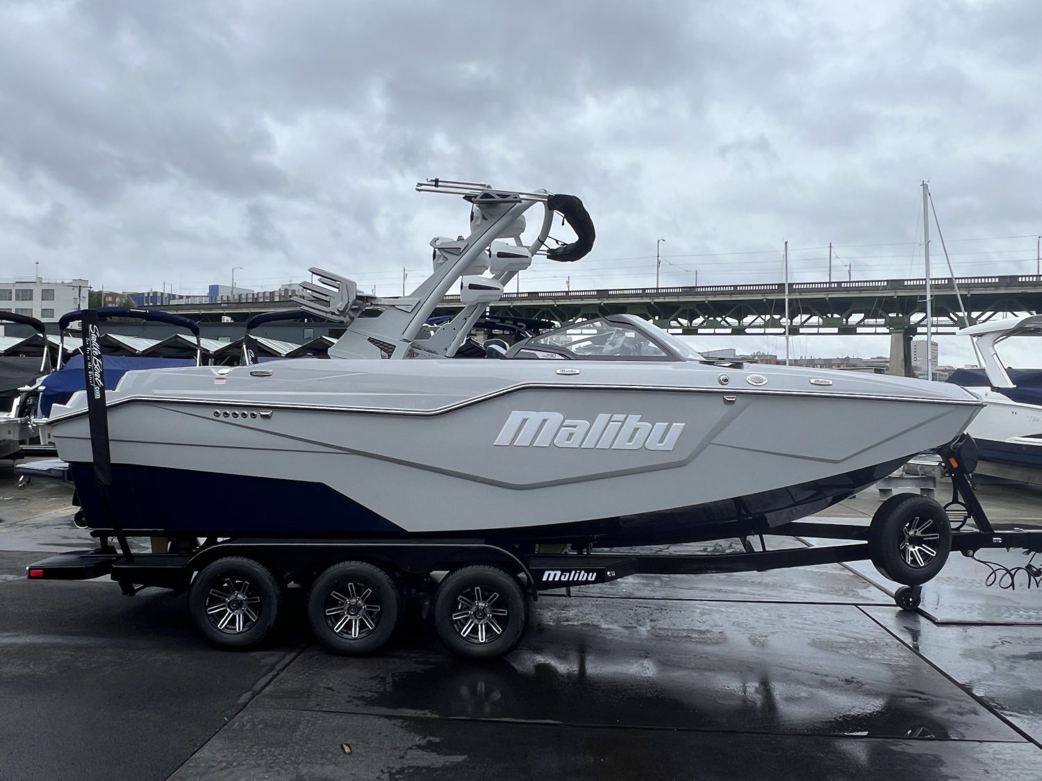 2025 Malibu M230