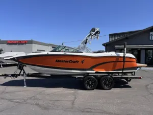 2016-mastercraft-x23-142538-image1