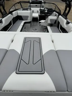 2020-moomba-max-142557-image2.webp