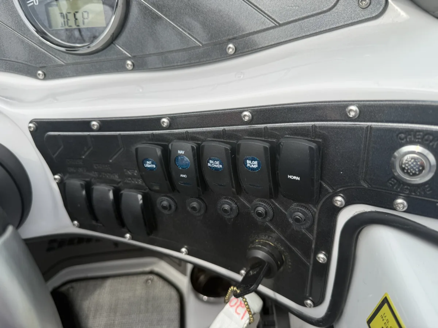 2025 SANGER V215 SURF
