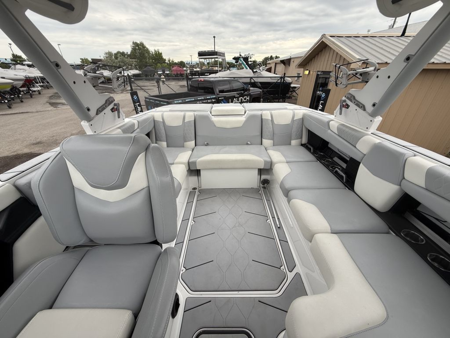 2023 Malibu Boats M220