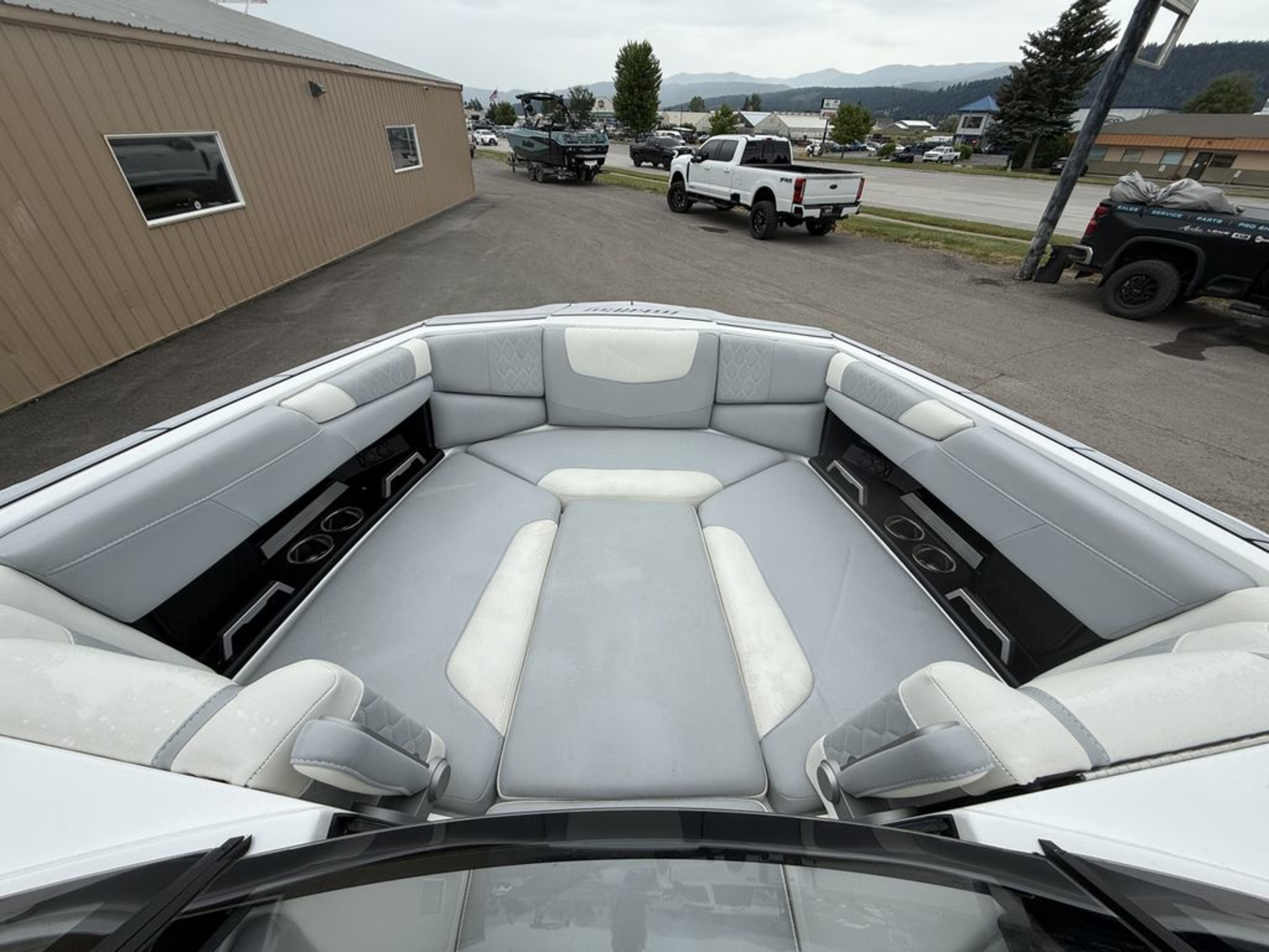 2023 Malibu Boats M220