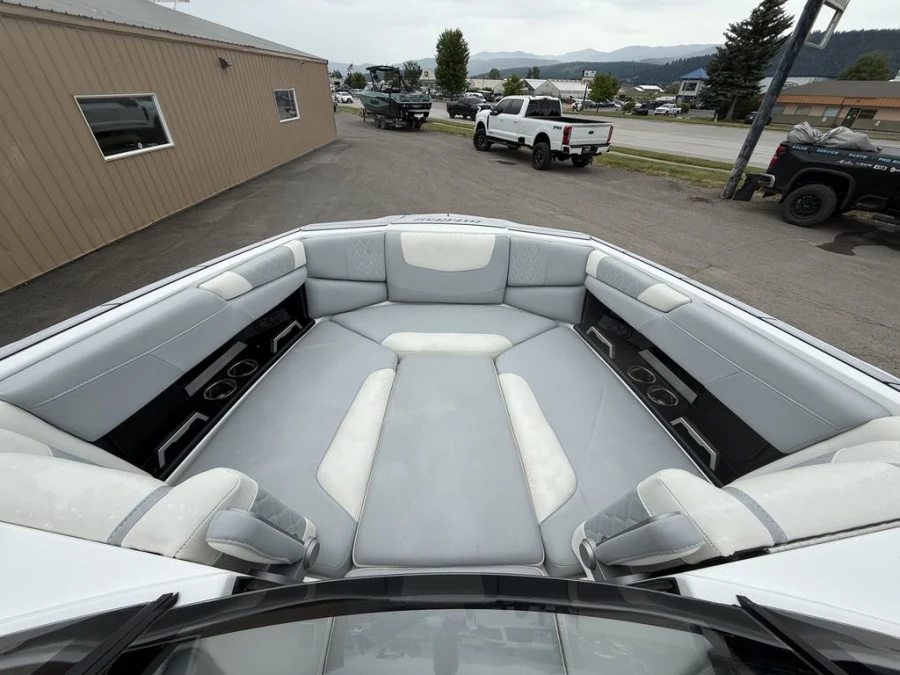 2023-malibu-m220-140375-image11