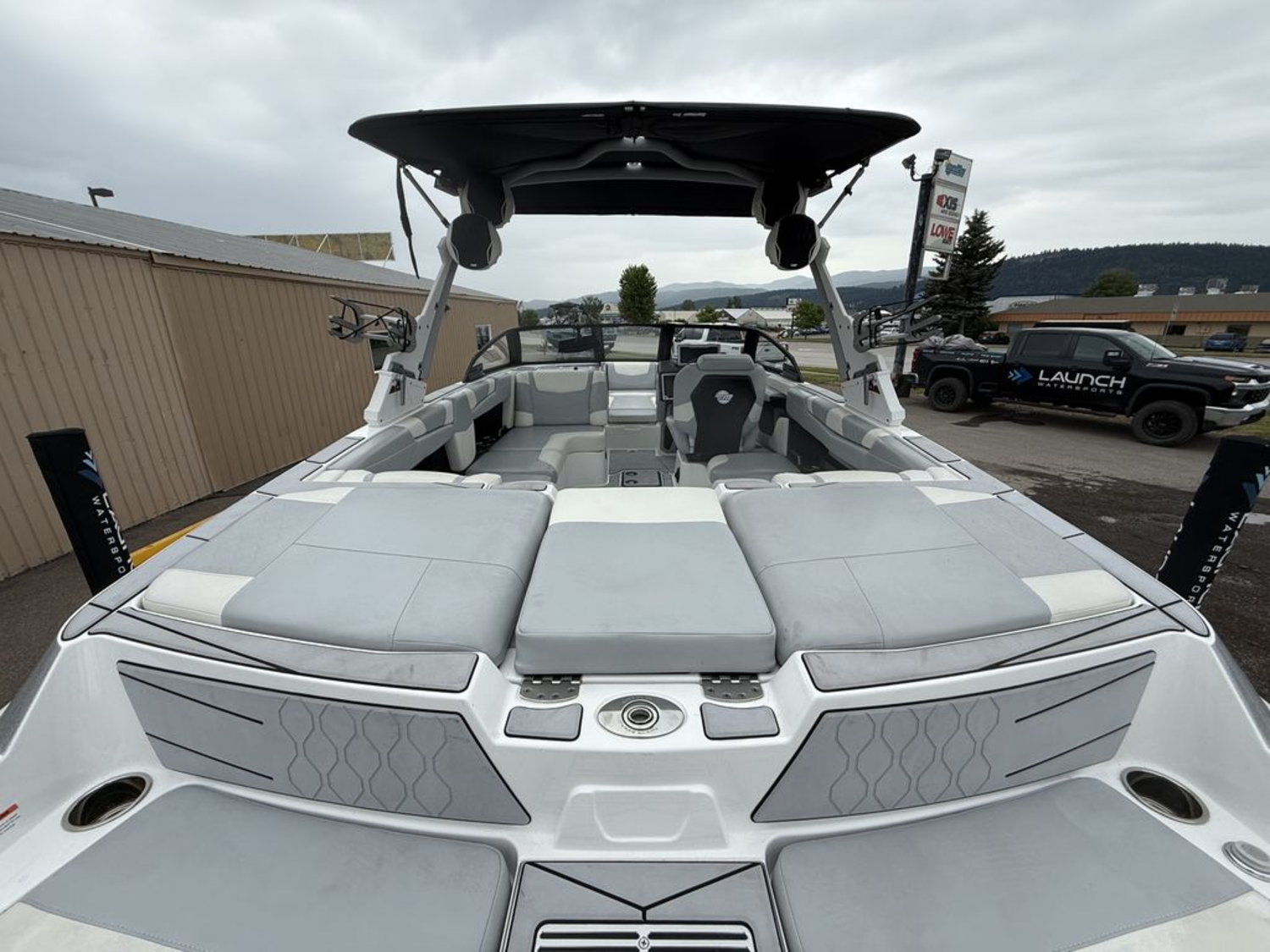 2023 Malibu Boats M220