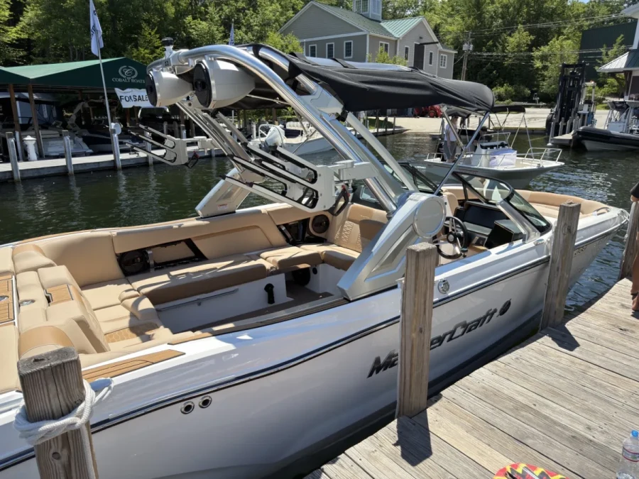 2025-mastercraft-x24-140390-image1.webp