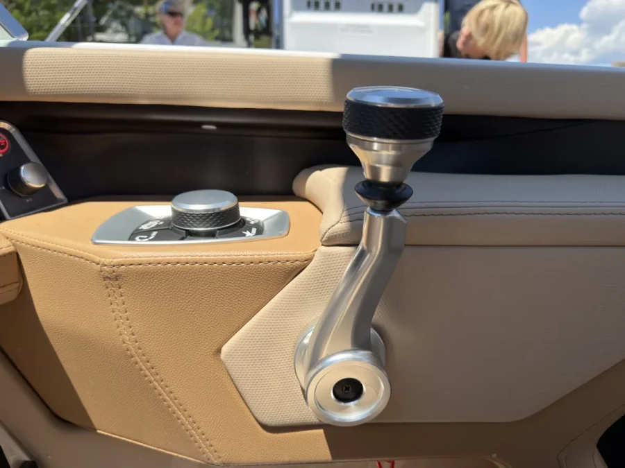 2025-mastercraft-x24-140390-image6.webp