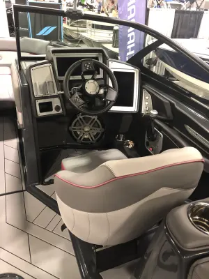 2019-supra-se-140404-image9.webp