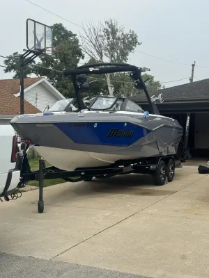 2023-malibu-wakesetter-25-lsv-140435-image0.webp