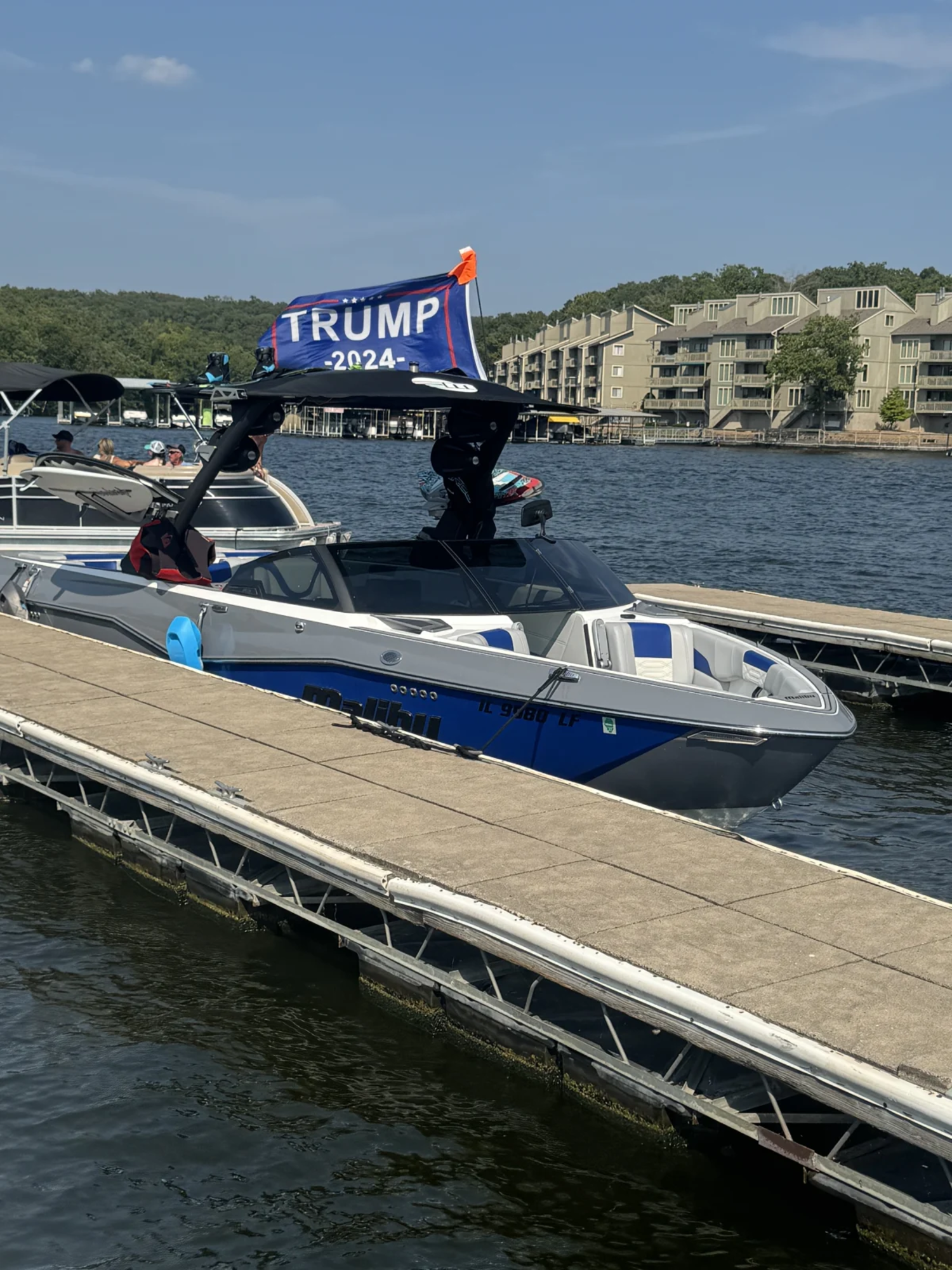 2023 Malibu Boats Wakesetter 25 LSV