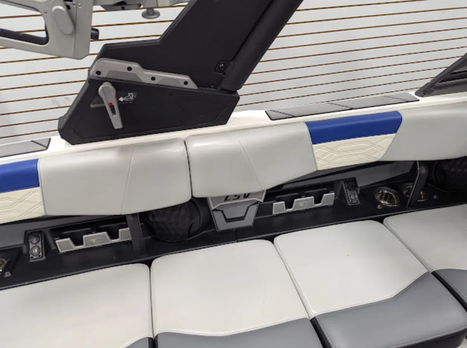 2023 Malibu Boats Wakesetter 25 LSV