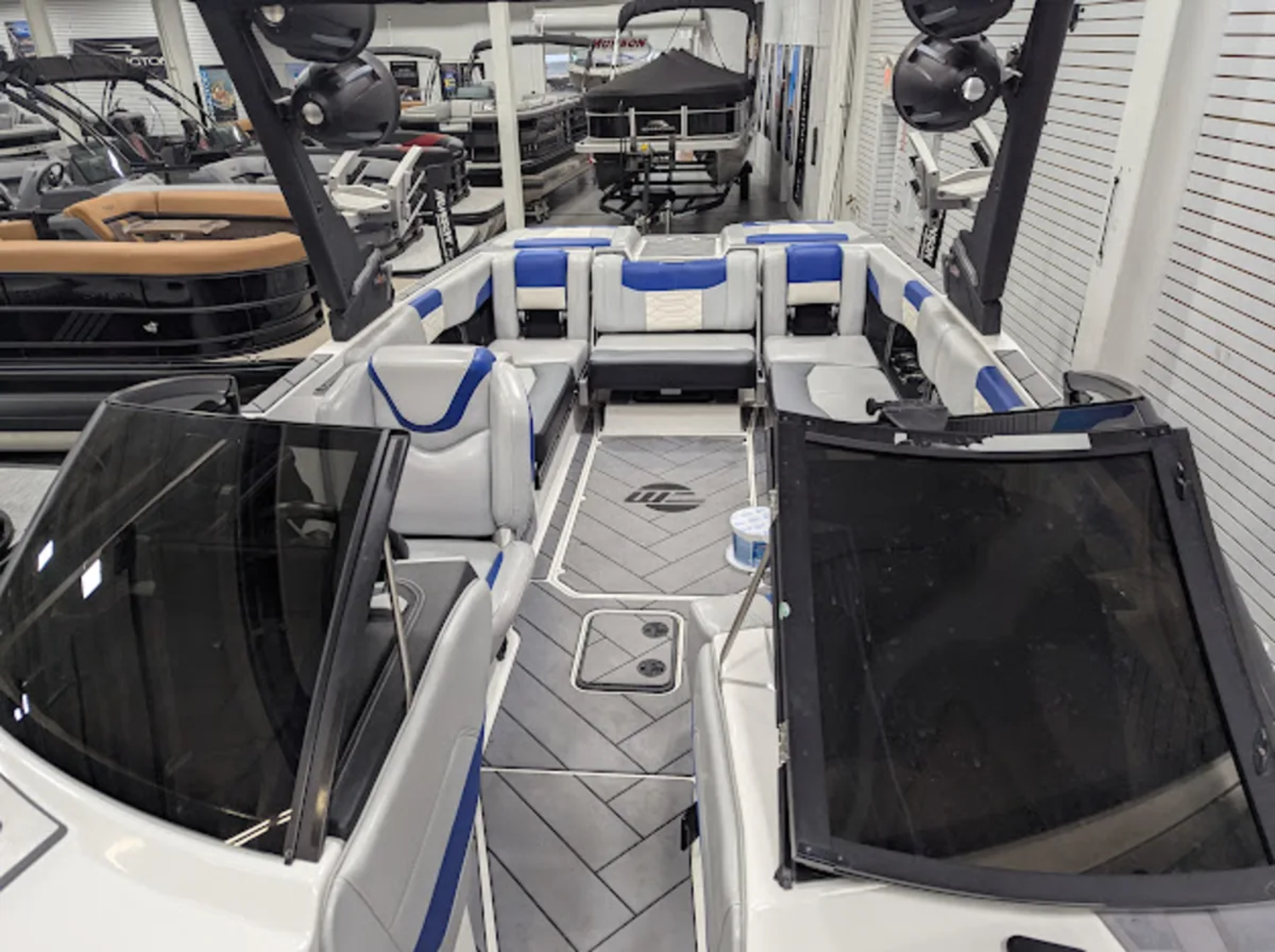 2023 Malibu Boats Wakesetter 25 LSV