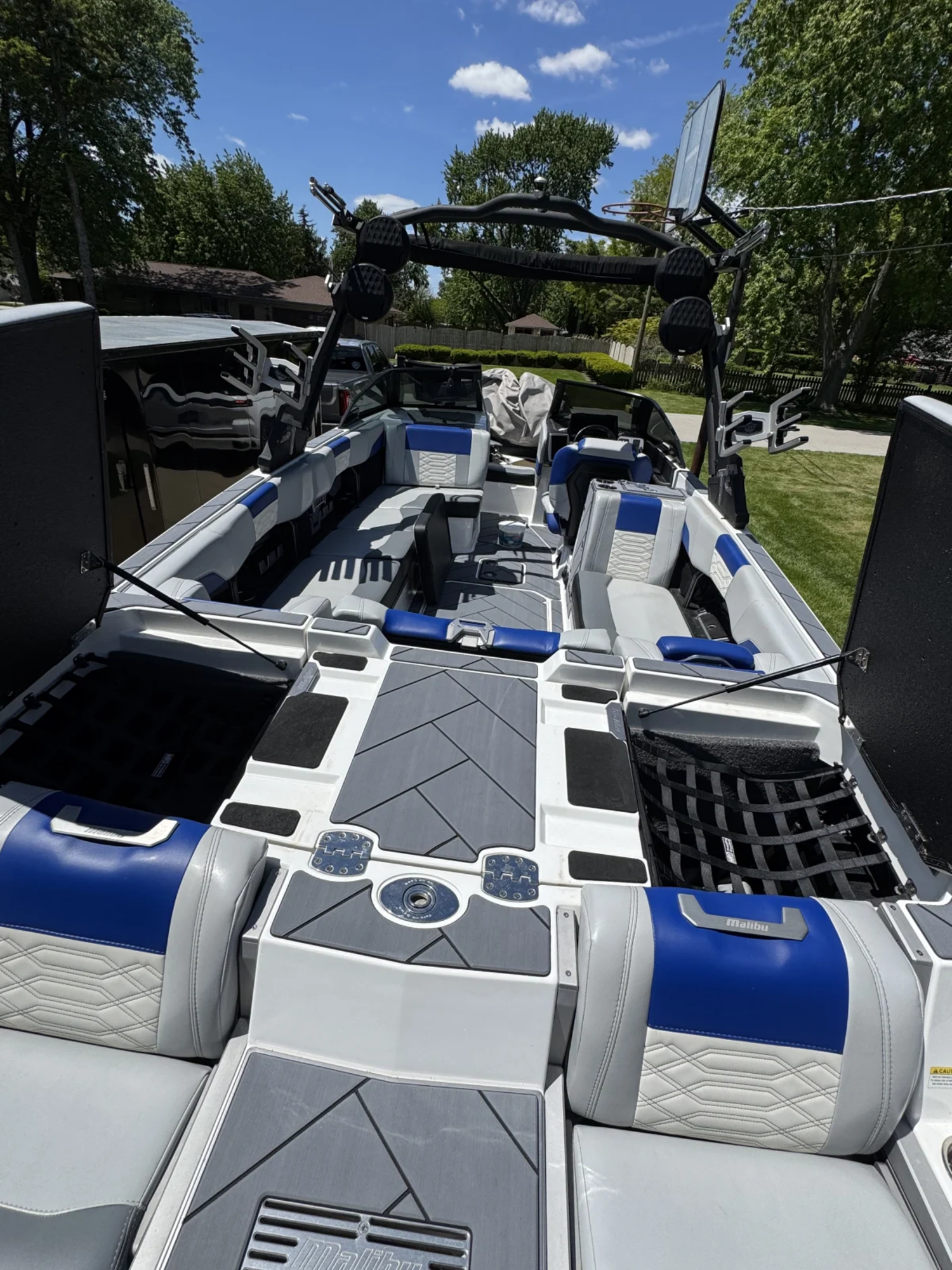 2023 Malibu Boats Wakesetter 25 LSV