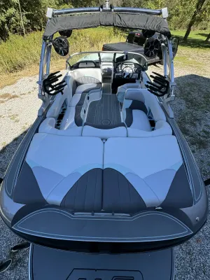 2014-mb-sports-f22-tomcat-140457-image11.webp